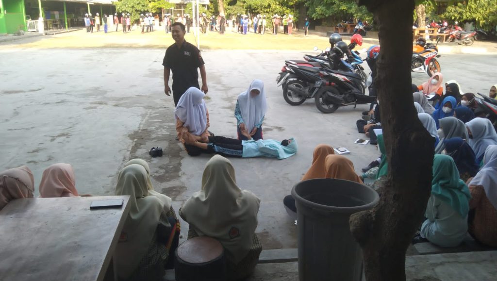 Mengedukasi Anggota dengan Cara yang Unik, PMR SMKN 1 Sooko Kembali Bangkit!