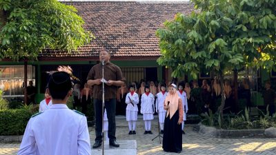 SMKN 1 SOOKO Sambut HUT RI ke-80 dengan Upacara Bendera